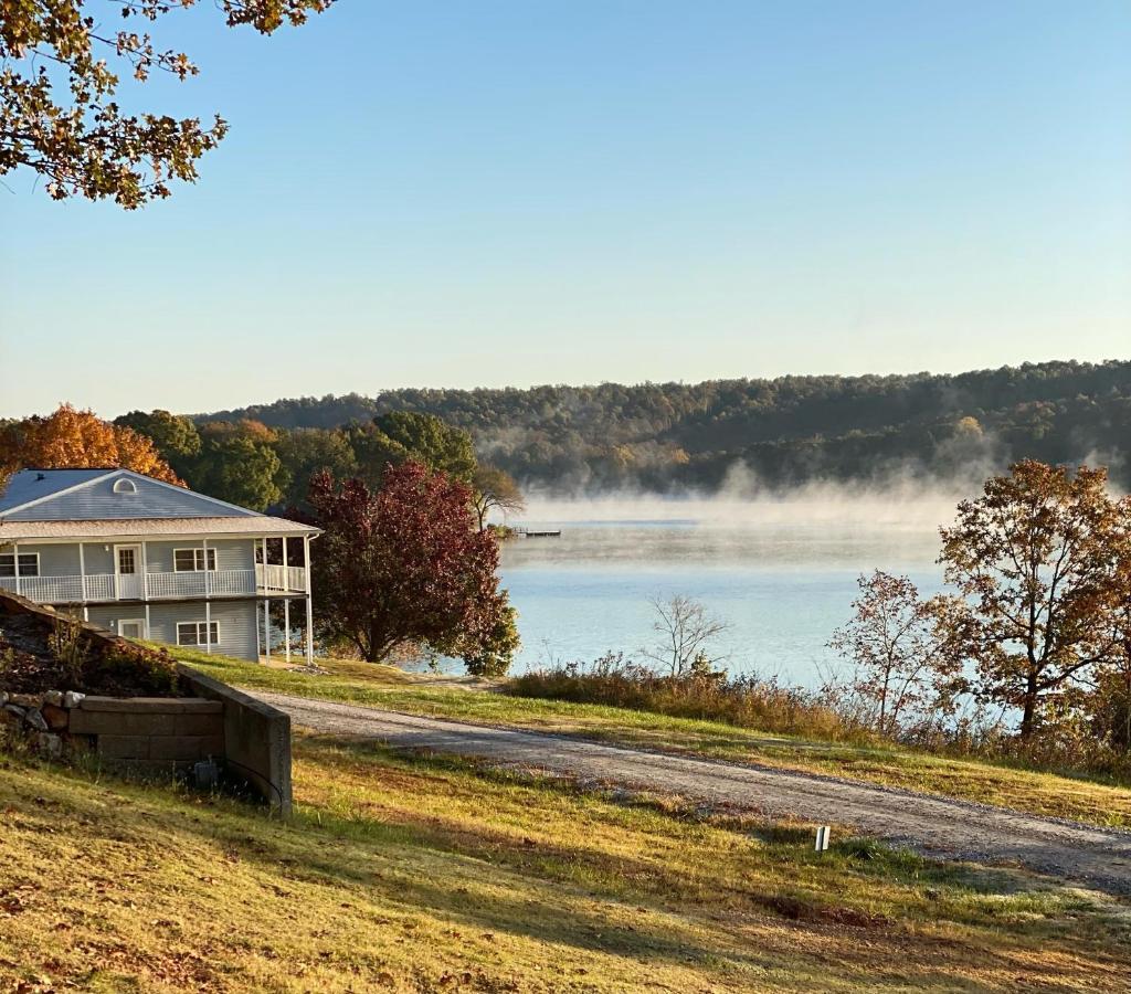 Crown Lake & Spa * Horseshoe Bend